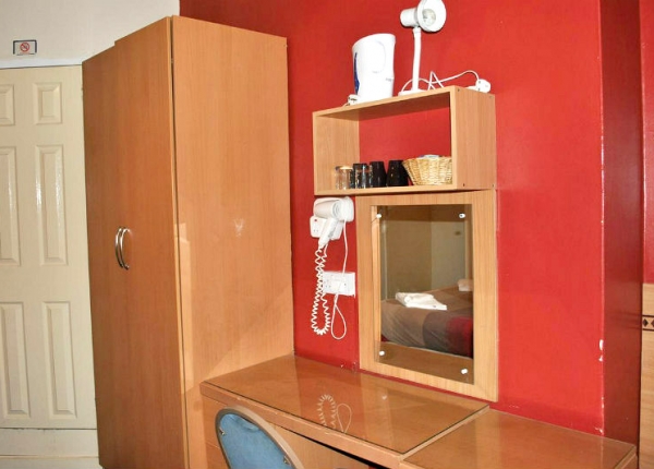 Room facilities at Guilford Hotel