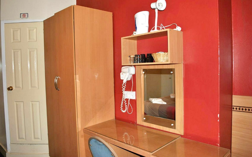 Room facilities at Guilford Hotel
