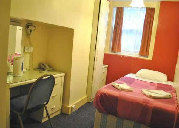 Single room at Guilford Hotel