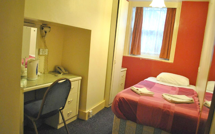 Single room at Guilford Hotel
