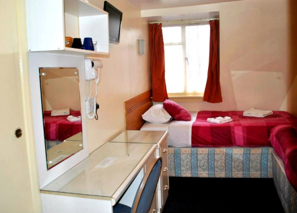 Single room at Guilford Hotel