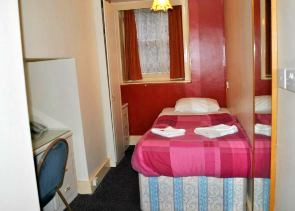 Single room at Guilford Hotel