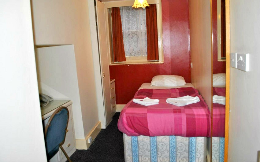 Single room at Guilford Hotel