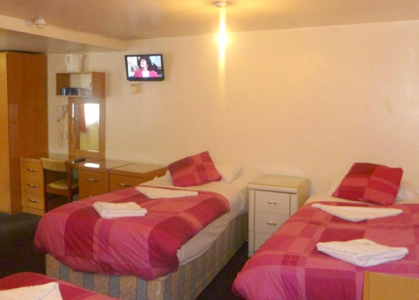 Twin room at Guilford Hotel