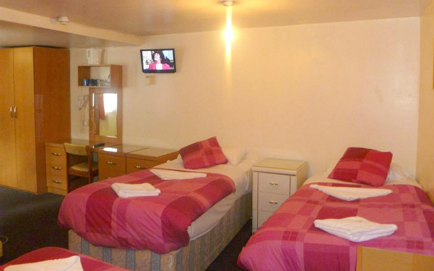 Twin room at Guilford Hotel
