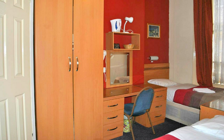 Room facilities at Guilford Hotel