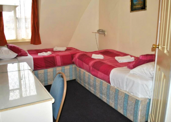 Twin room at Guilford Hotel