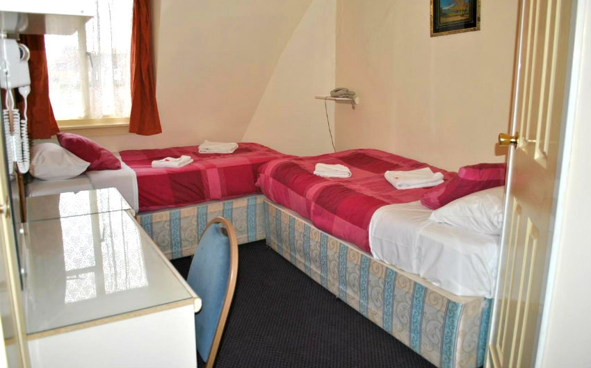 Twin room at Guilford Hotel